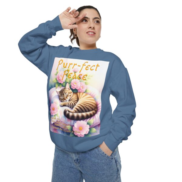 Sweatshirt Unisex with "Purr-fect Peace" with a cat in blissful sleep and the verse Isaiah 26:3!  Christian Apparel, Faith-Based Comfort, Jumper, Gift for Believers - Image 22